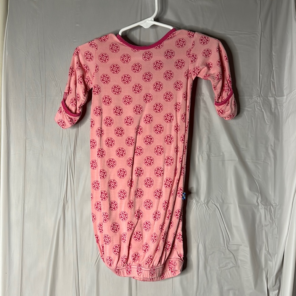 Kickee pants sleep gown and single knot hat